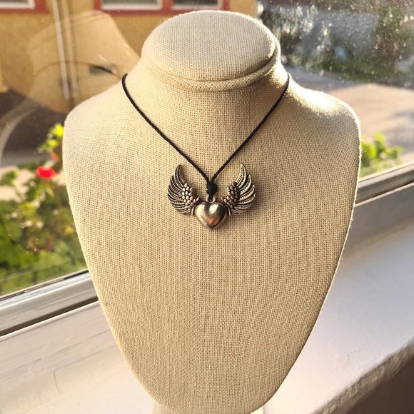 Flying Heart Wing Punk Necklace/Choker - Picture 3 of 5